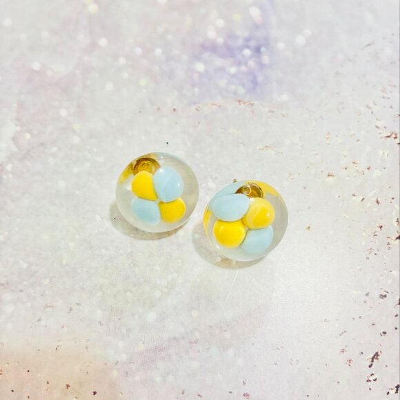 Yellow light blue resin stud earrings, - Picture 2 of 4